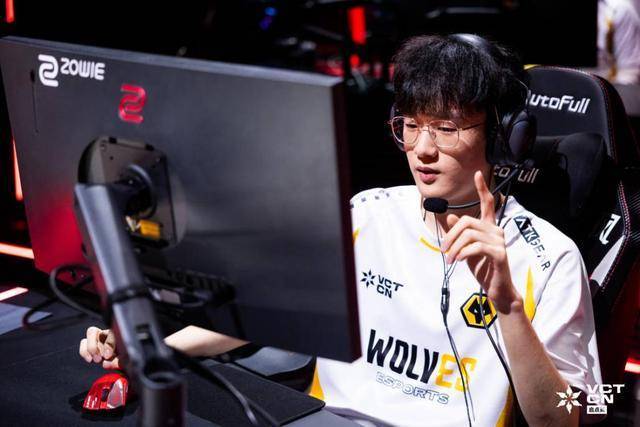 赛M6 Pro电竞椅助力选手征战新赛季！CQ9电子游戏平台傲风携手无畏契约冠军(图4)