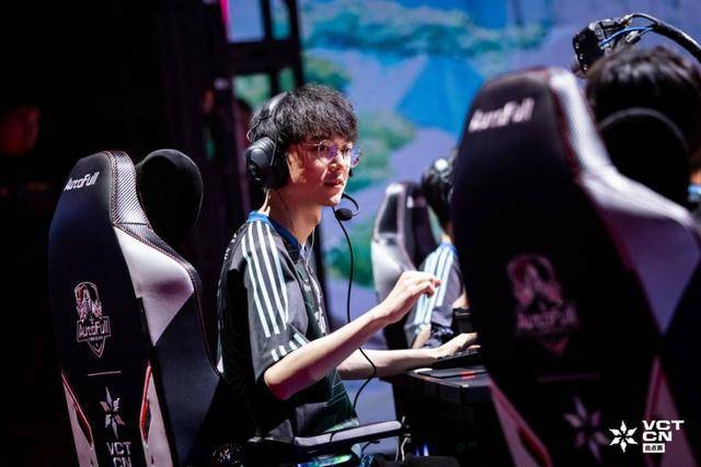 赛M6 Pro电竞椅助力选手征战新赛季！CQ9电子游戏平台傲风携手无畏契约冠军(图5)