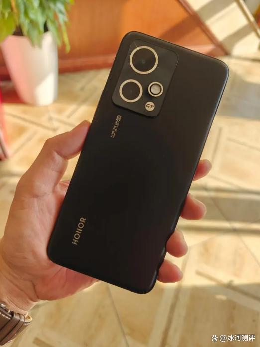 高价不只是便宜性价比高用5年没问题CQ9电子这5款国产手机告别旗舰(图3)