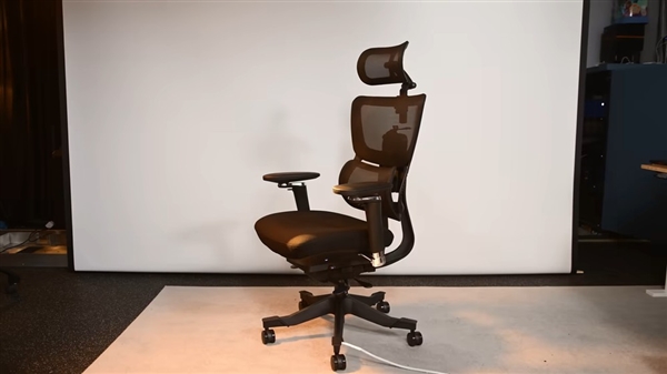 RTX 4060塞进电竞椅：一根线即可运行CQ9电子这椅子不简单！9800X3D+(图1)