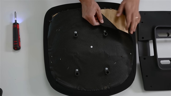 RTX 4060塞进电竞椅：一根线即可运行CQ9电子这椅子不简单！9800X3D+(图3)